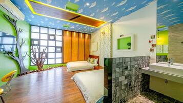 Standard Quadruple Room | Individually furnished, desk, blackout drapes, soundproofing