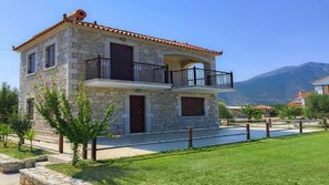 Villa Familiale, 3 chambres, accès piscine, vue mer | 3 chambres, bureau, rideaux occultants, chambres insonorisées