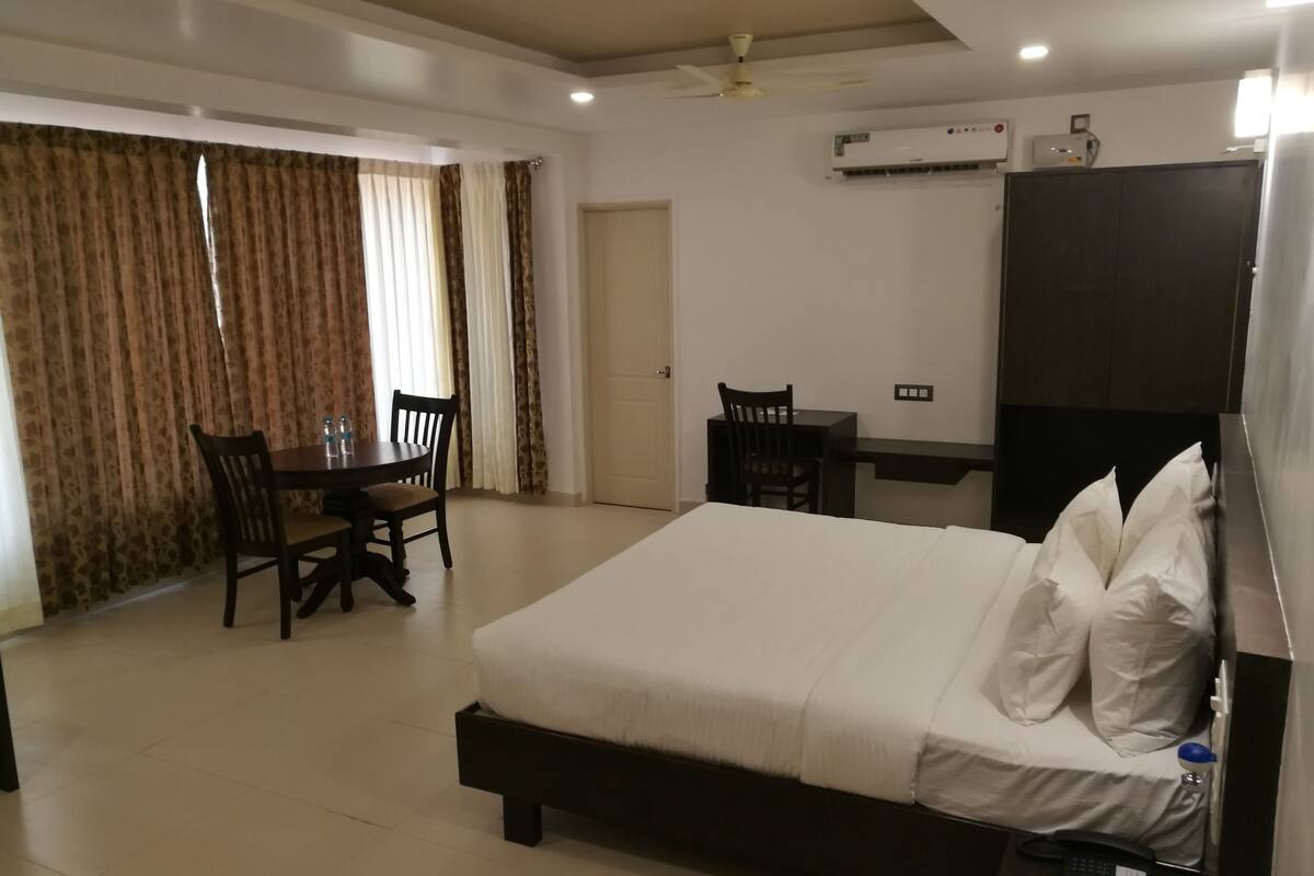 Suite, 1 Double Bed, Non Smoking | Minibar, blackout drapes, iron/ironing board, free WiFi