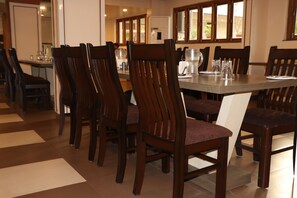 Bữa sáng kiểu Âu hàng ngày với phụ phí nhỏ 