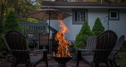 New Pocono Mountain Cabin & NEW 7 Person Hot tub & Playground new Gaming system!