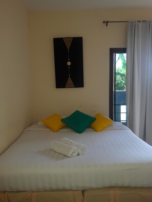 Blackout drapes, iron/ironing board, free WiFi, bed sheets - Classic Home (Choeng Thale)