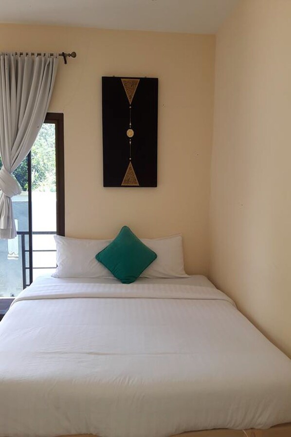 Deluxe Double Room | Blackout drapes, iron/ironing board, free WiFi, bed sheets - Classic Home (Choeng Thale)