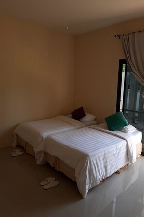 Deluxe Twin Room | Blackout drapes, iron/ironing board, free WiFi, bed sheets - Classic Home (Choeng Thale)
