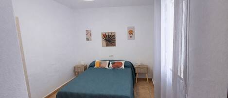 1 chambre, fer et planche Ă repasser, draps fournis