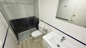 A bathroom with a shower, toilet, sink, and mirror. - Agi Rescator 212 Apartamento for rent in Roses Girona. (Rosas / Roses)