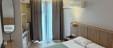 Deluxe Room | In-room safe, free WiFi, bed sheets