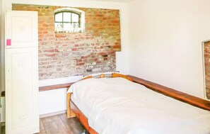 1 bedroom, travel cot, free WiFi