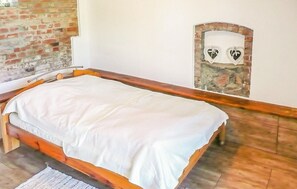 1 bedroom, travel cot, free WiFi