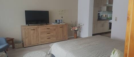 1 bedroom, bed sheets