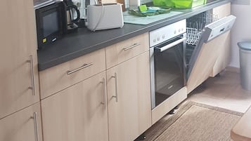 Réfrigérateur, micro-ondes, four, lave-vaisselle