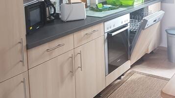 Réfrigérateur, micro-ondes, four, lave-vaisselle