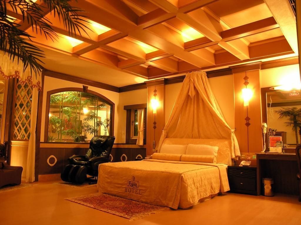 1 間臥室、高級寢具、書桌、遮光布/窗簾