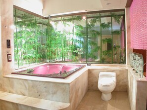 Luxury Double or Twin Room, 1 King Bed, Jetted Tub | Jetted bathtub - Swan Lake hotel (Taoyuan City)