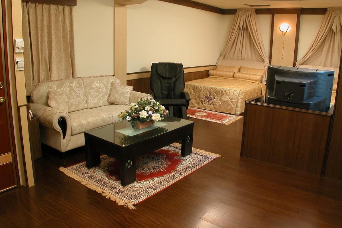 1 bedroom, premium bedding, desk, blackout drapes