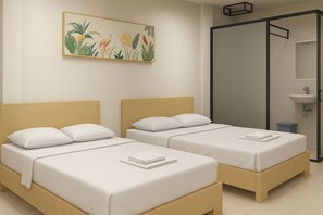 家庭四人房 | 迷你吧、办公桌、免费 WiFi、床单