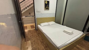 Phòng Tiêu chuẩn | Minibar, bàn, truy cập Internet không dây miễn phí, bộ trải giường