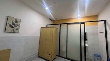 Phòng 4 dành cho gia đình | Phòng tắm | Buồng tắm vòi sen, đồ dùng nhà tắm miễn phí, máy sấy tóc