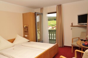 ห้องดับเบิล | โต๊ะทำงาน, ผ้าปูที่นอน, ทางสำหรับรถเข็น