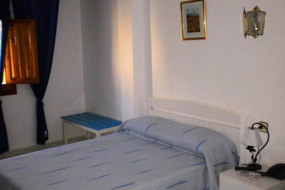 basic double room | free wifi, bed sheets