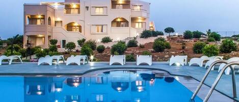 Outdoor pool, pool umbrellas, sun loungers