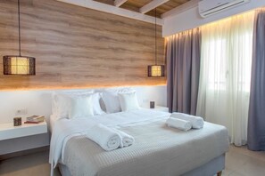 ห้องสวีท, อ่างน้ำร้อน, วิวทะเล | เครื่องนอนระดับพรีเมียม, ตู้นิรภัยในห้องพัก, โต๊ะทำงาน, ห้องเก็บเสียง