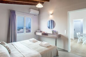 公寓, 2 间卧室, 海景 | 高档床上用品、客房内保险箱、办公桌、隔音