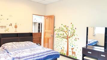 Comfort Quadruple Room, 2 Double Beds | 1 bedroom, blackout drapes, rollaway beds, free WiFi