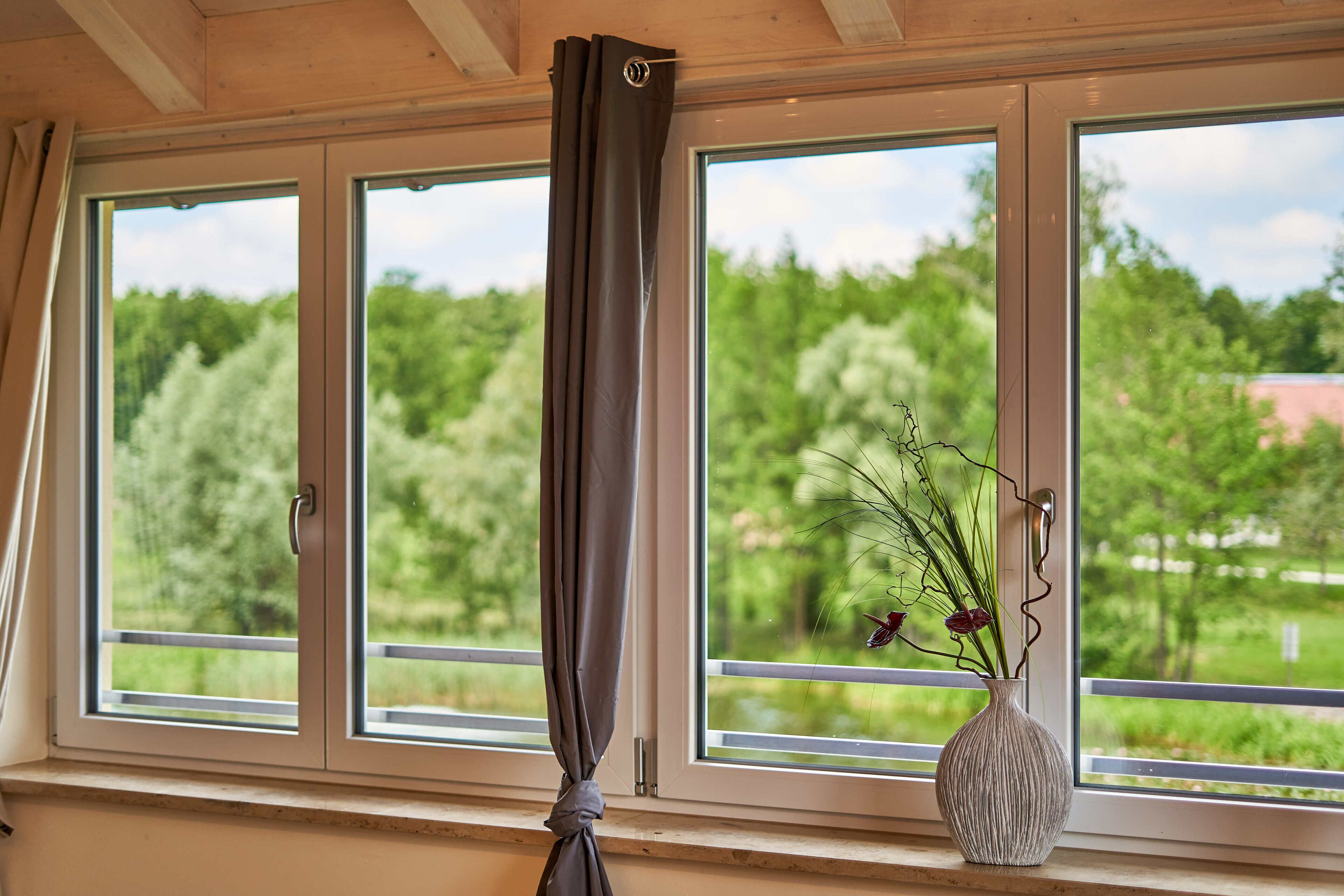 패밀리 아파트, 침실 2개, 호수 전망 | 거실 공간 | 평면 TV, 바닥 난방/온돌