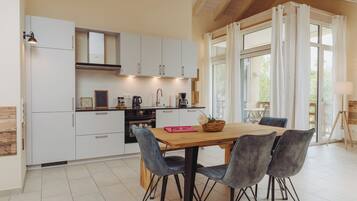 Family Apartment | Makan dalam bilik