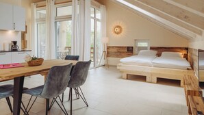 Family Apartment, 1 Bedroom, Balcony (Pappel) | Soundproofing, iron/ironing board, WiFi (free), individually decorated - Wanderreitstation Gut Mischenried (Wessling)