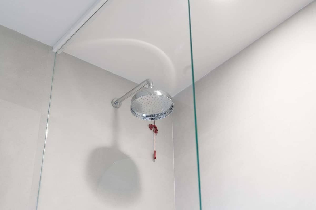 Badkamer met douche