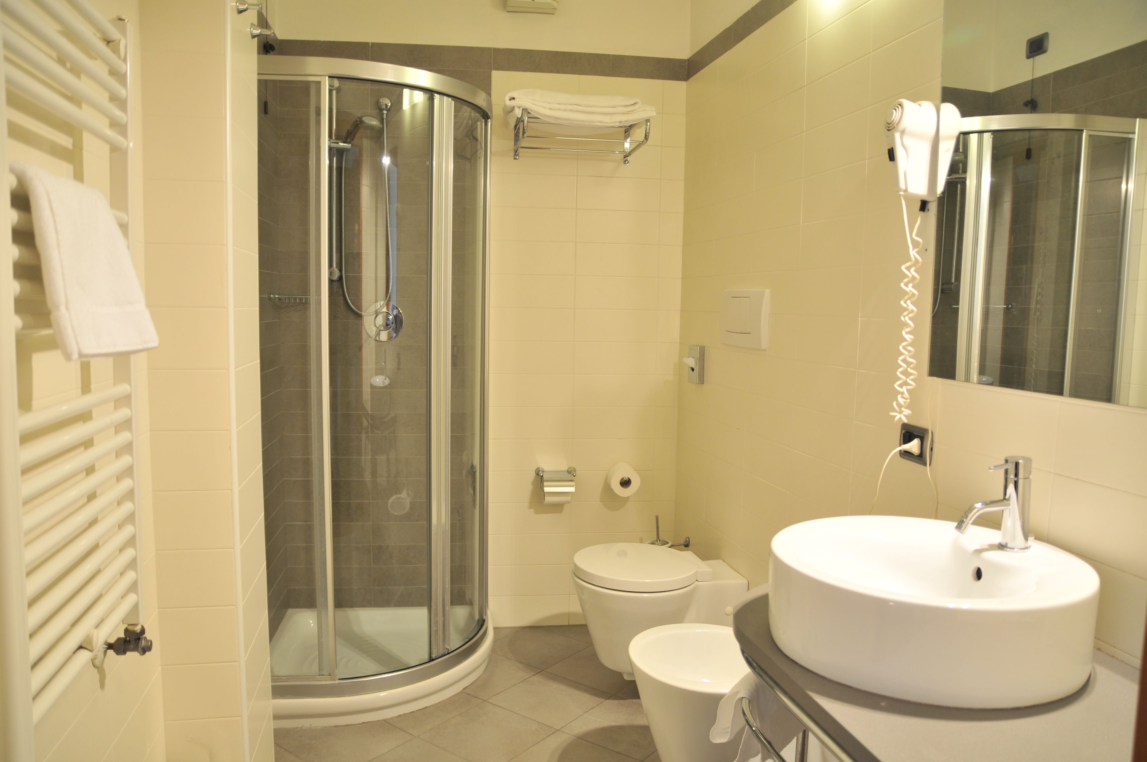 quadruple room, multiple beds, non smoking | bathroom | shower, free toiletries, hair dryer, bidet