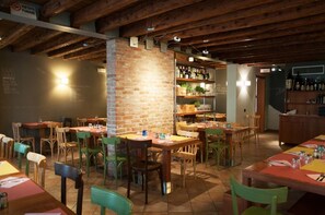 Desayuno buffet incluido todos los días 