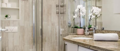 Superior Apartment, 1 Bedroom | Bathroom