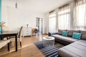 Premium bedding, desk, iron/ironing board, free WiFi - Grand Budapest Penthouse (Budapest)