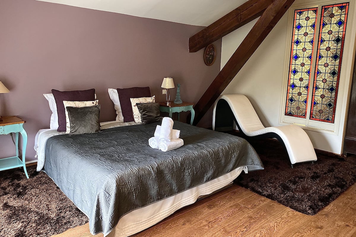 Romantic Double Room (Plénitude ) | Soundproofing, cots/infant beds, rollaway beds, free WiFi