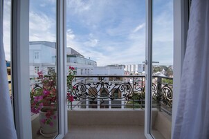 Minibar, desk, soundproofing, free WiFi