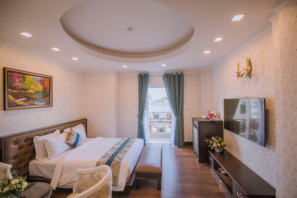 Suite, Connecting Rooms | Minibar, desk, soundproofing, free WiFi
