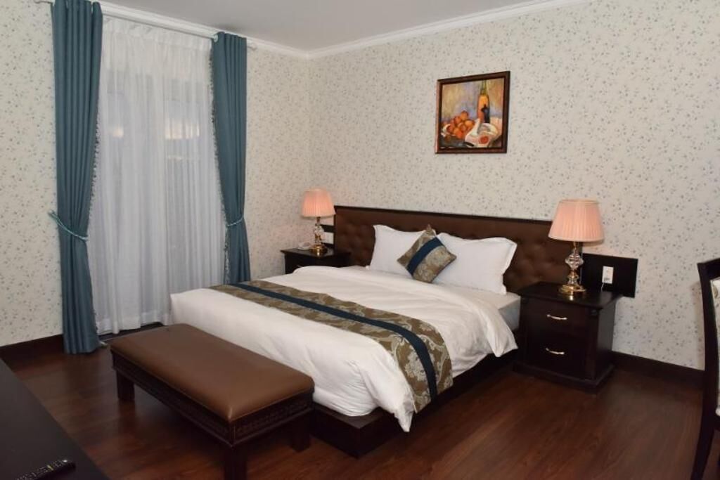 Minibar, desk, soundproofing, free WiFi