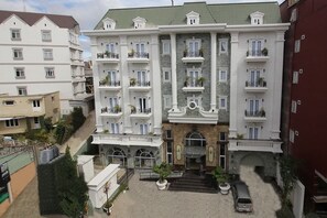 Front of property - Hotel Du Lys Dalat (Da Lat)