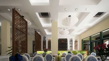 Frühstück, Mittagessen, Abendessen, lokale und internationale Küche