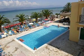 Outdoor pool - Lemon Grove Hotel and Studios (Corfu)