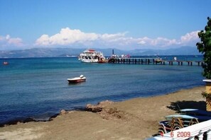 On the beach, sun-loungers, beach umbrellas, beach bar - Lemon Grove Hotel and Studios (Corfu)