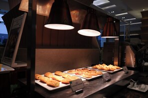 Daily buffet breakfast for a fee