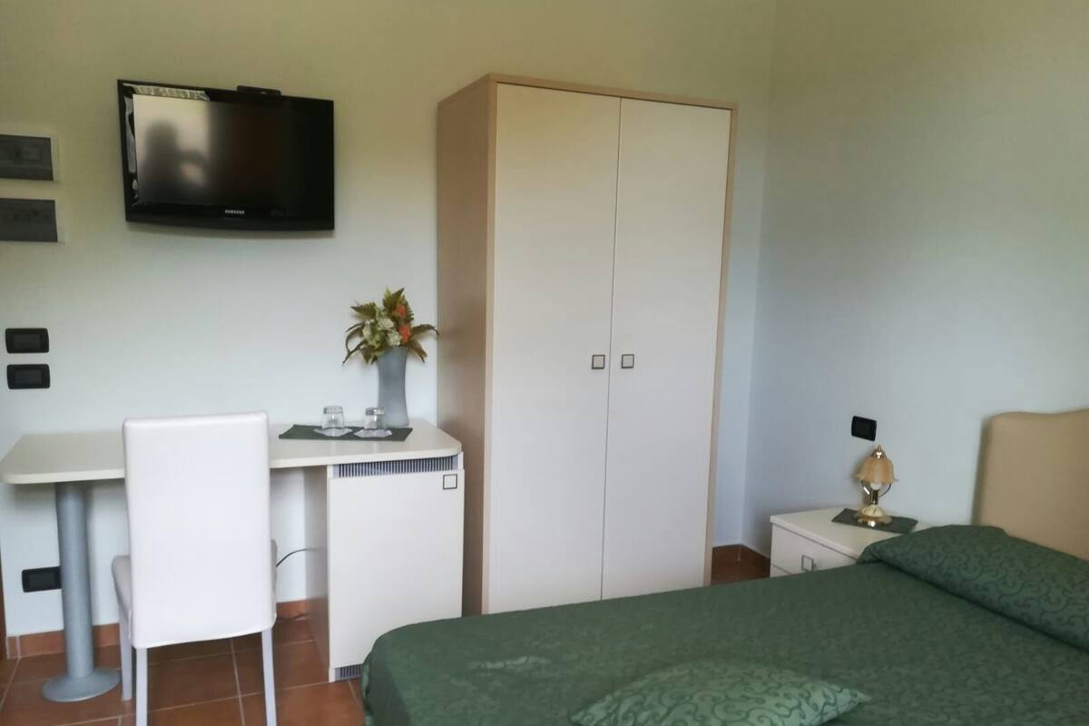 Minibar, in-room safe, free WiFi