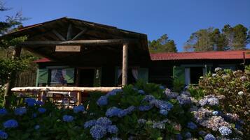 Vista frontal de la propiedad