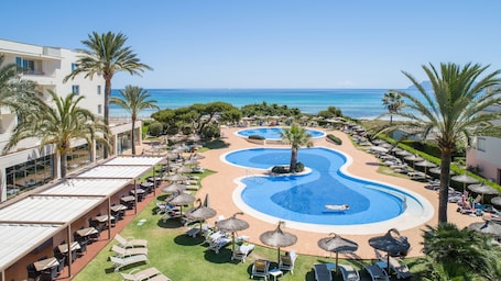 Indoor pool, 2 outdoor pools, pool umbrellas, sun loungers