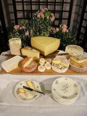 Café da manhã com buffet todos os dias (EUR 11.00 por pessoa)