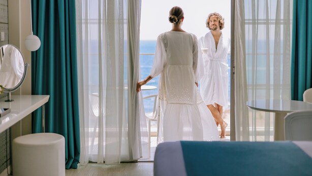 ห้องดีลักซ์, วิวทะเล | เครื่องนอนระดับพรีเมียม, มินิบาร์, ตู้นิรภัยในห้องพัก, ห้องเก็บเสียง